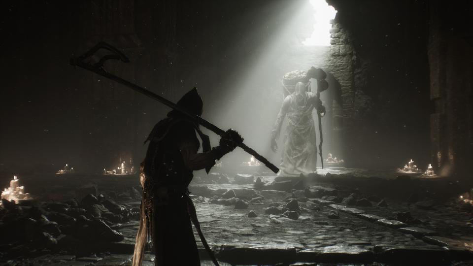 Hooded warrior shouldering a long blade confronts a pale robed figure in a candlelit ruin. — Mortal Shell II screenshot